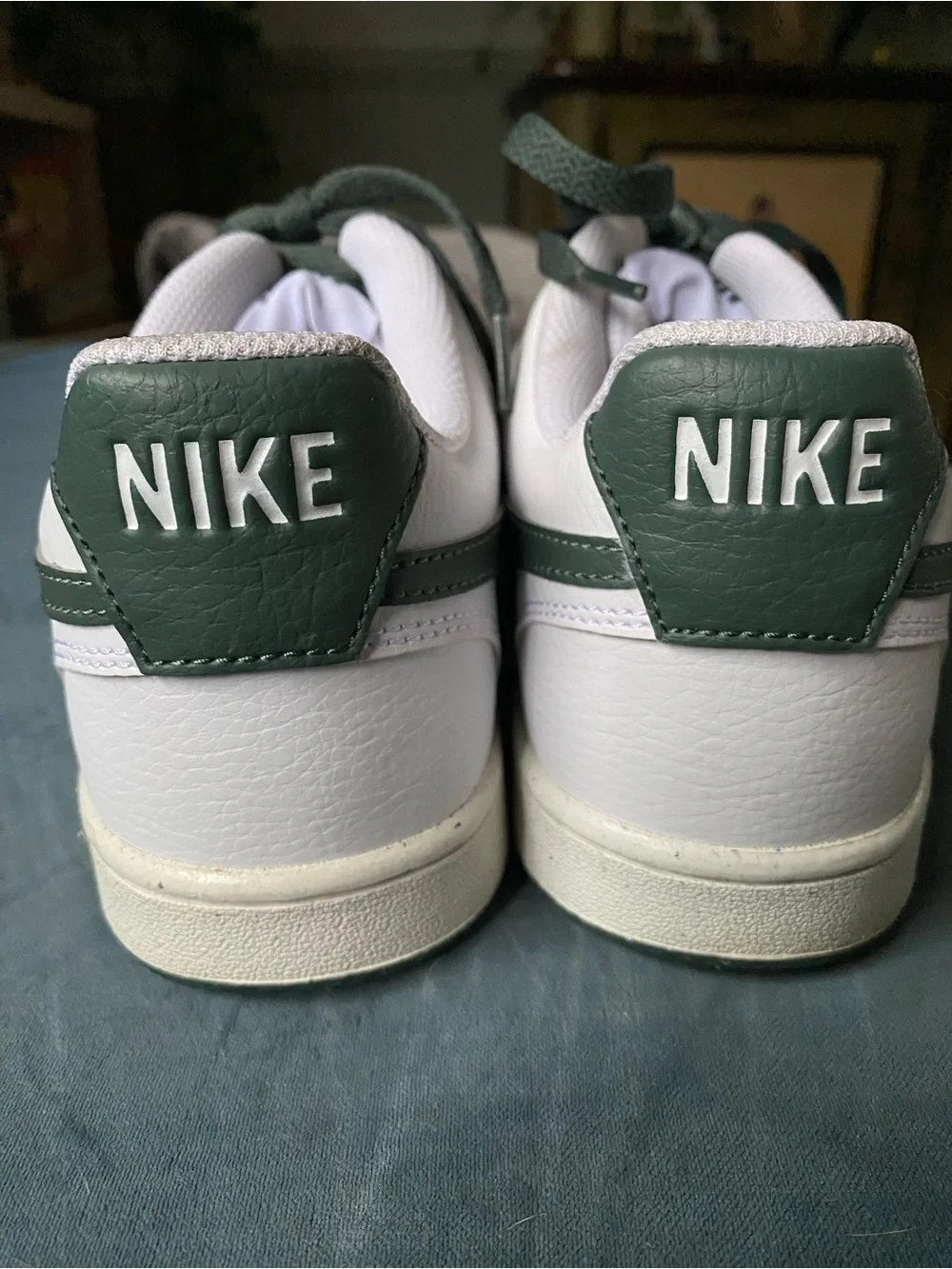 Nike Mens White Low-Top Sneakers with Dark Green Accents size 9.5
